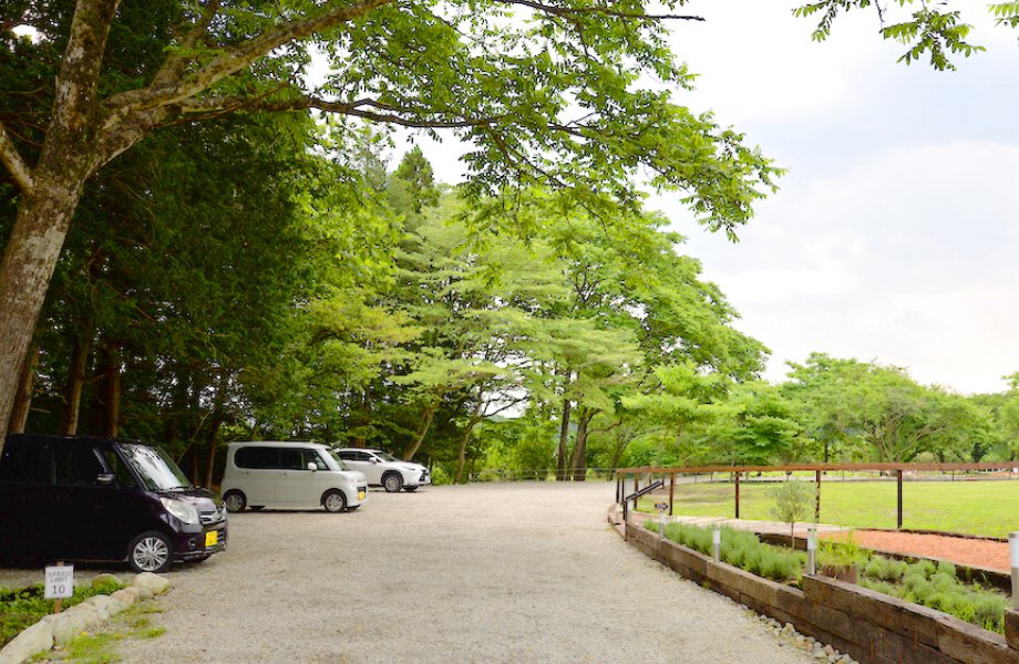 1日1台550円で利用できる駐車場の写真です。
